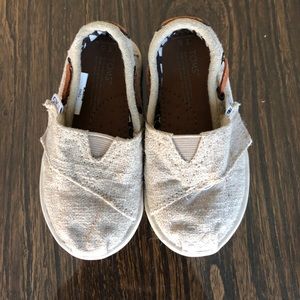Toddler Toms Velcro shoes
